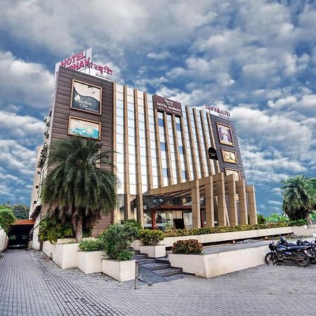 Townhouse Oak Hotel Vaibhav Surat Exterior photo