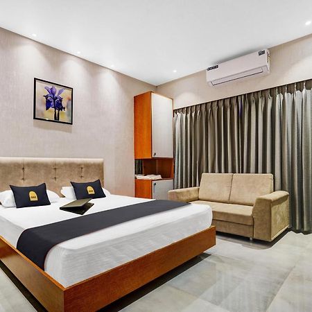 Townhouse Oak Hotel Vaibhav Surat Exterior photo