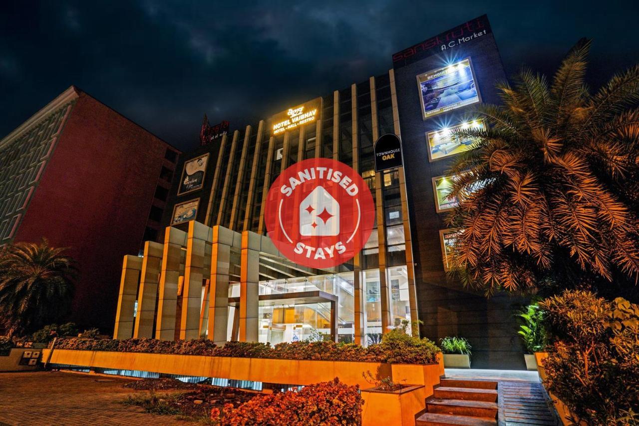 Townhouse Oak Hotel Vaibhav Surat Exterior photo