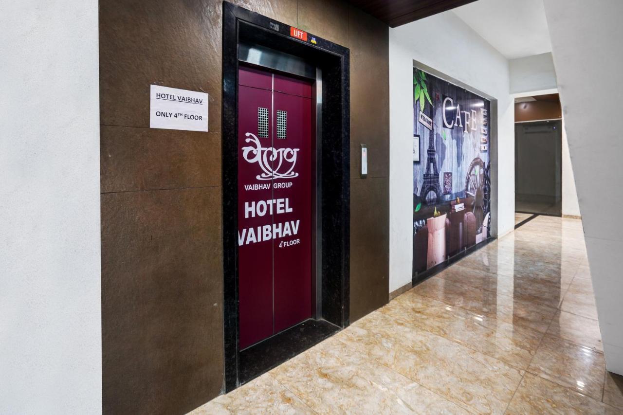Townhouse Oak Hotel Vaibhav Surat Exterior photo