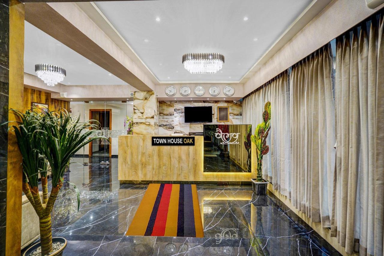 Townhouse Oak Hotel Vaibhav Surat Exterior photo