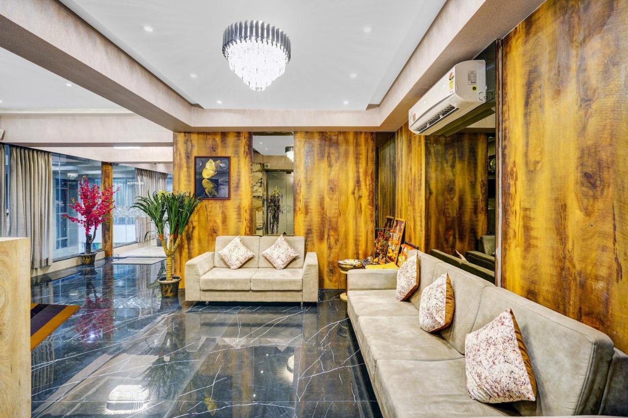 Townhouse Oak Hotel Vaibhav Surat Exterior photo
