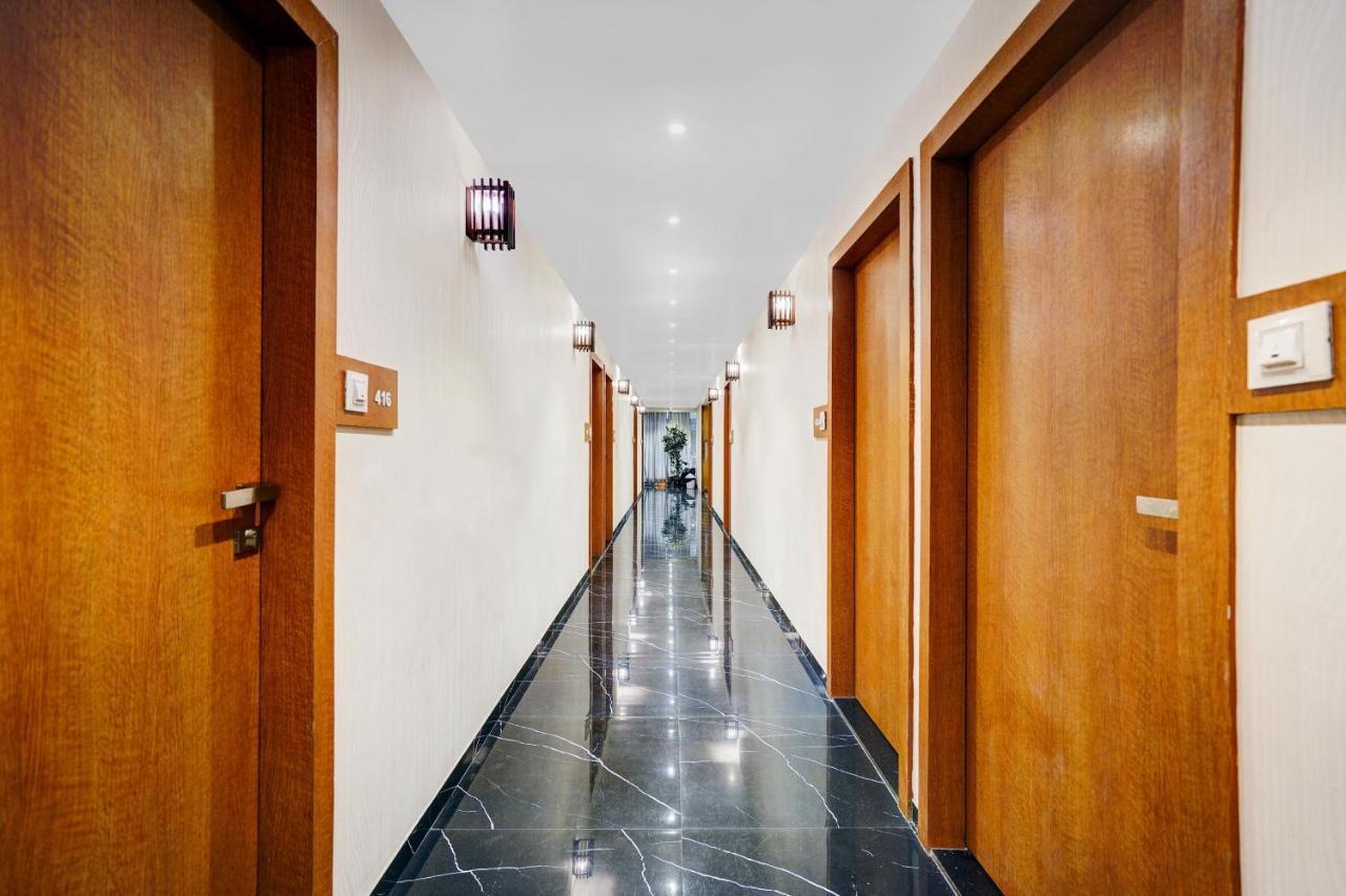 Townhouse Oak Hotel Vaibhav Surat Exterior photo