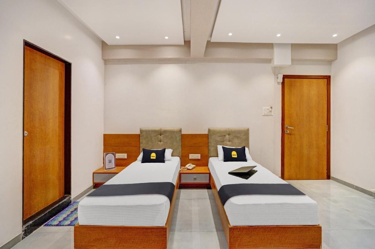 Townhouse Oak Hotel Vaibhav Surat Exterior photo
