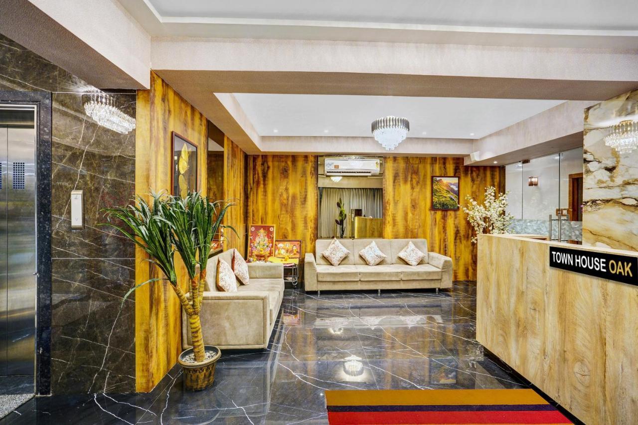 Townhouse Oak Hotel Vaibhav Surat Exterior photo