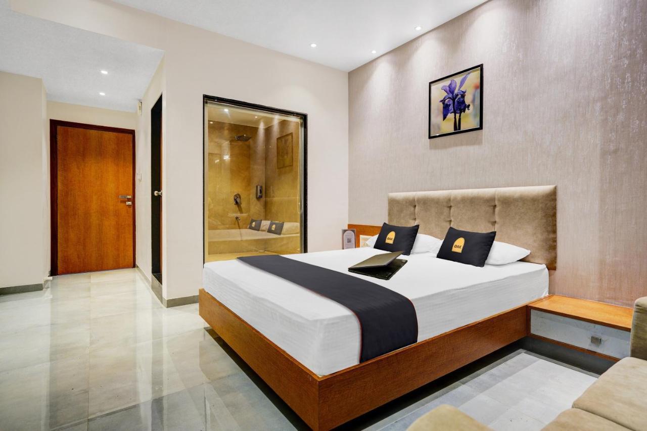 Townhouse Oak Hotel Vaibhav Surat Exterior photo