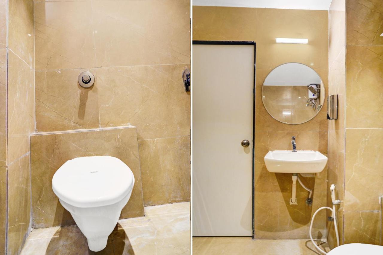 Townhouse Oak Hotel Vaibhav Surat Exterior photo