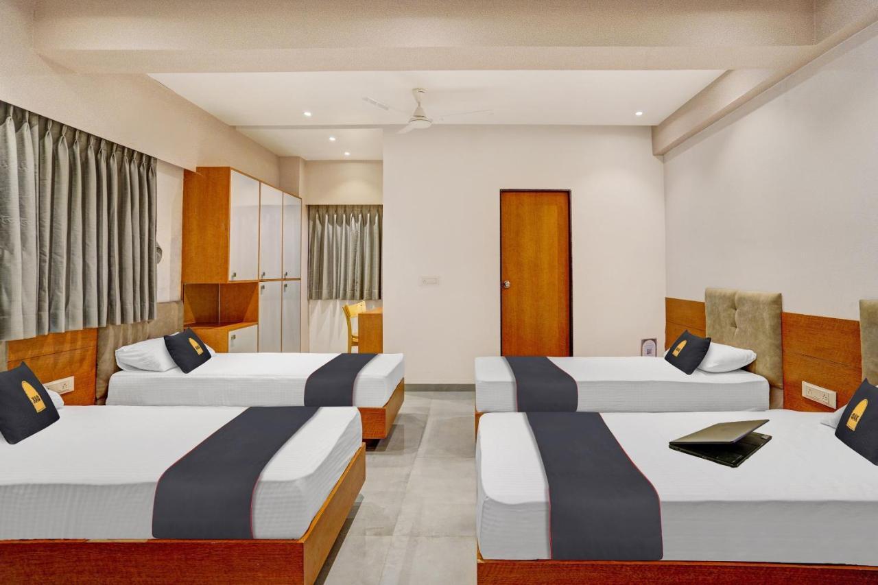 Townhouse Oak Hotel Vaibhav Surat Exterior photo