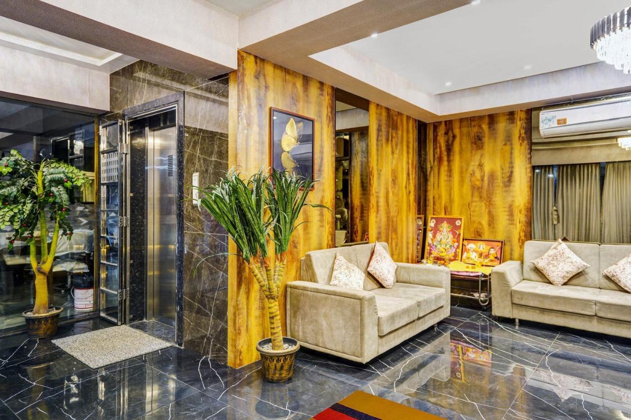 Townhouse Oak Hotel Vaibhav Surat Exterior photo