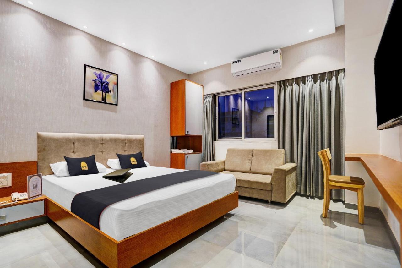 Townhouse Oak Hotel Vaibhav Surat Exterior photo